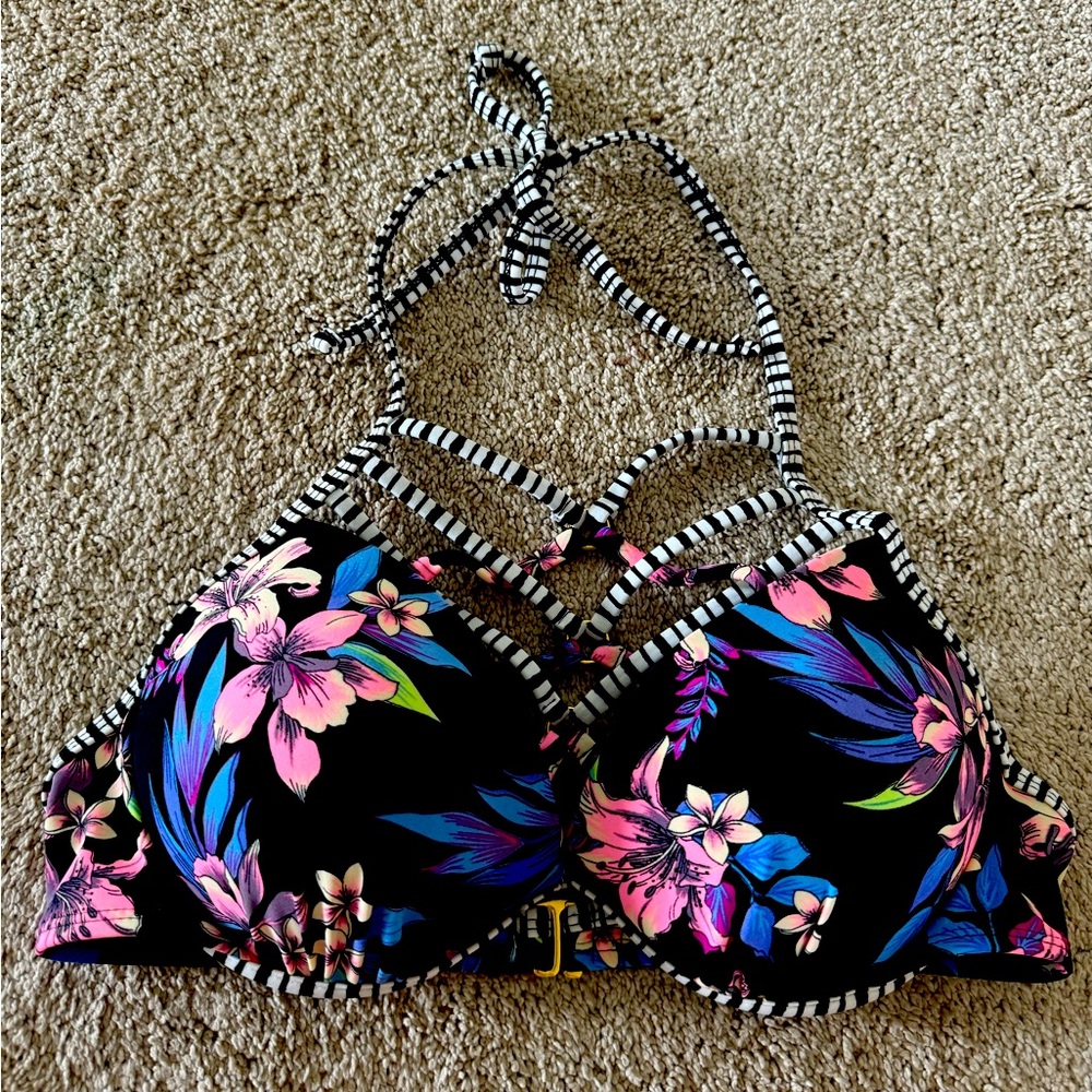 Women’s bikini top. Tropical